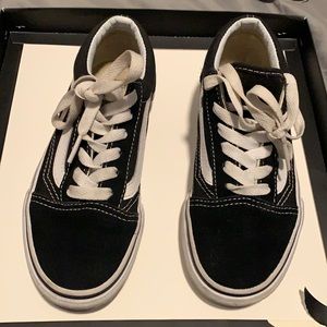 Vans Old Skool Classics Black and White Sneakers Kids